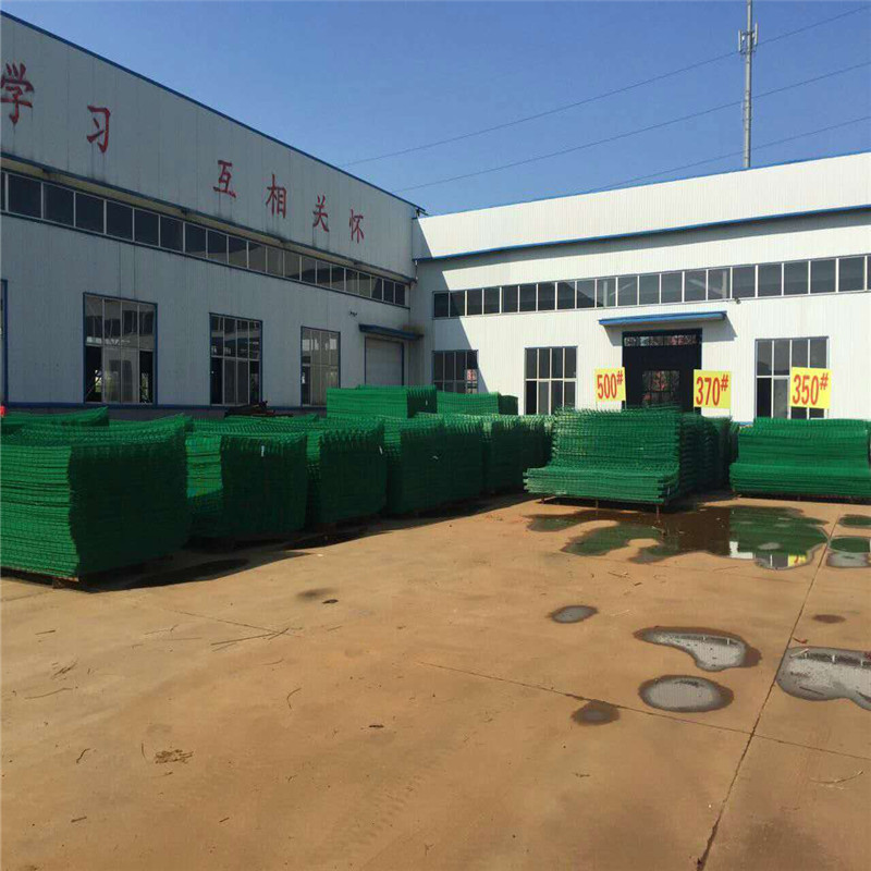 現貨高速公路防護網雙邊絲護欄網