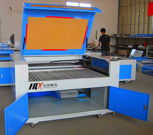 雕刻機(jī)亞克力切割機(jī)布料切割機(jī)圖片/雕刻機(jī)亞克力切割機(jī)布料切割機(jī)樣板圖 (1)