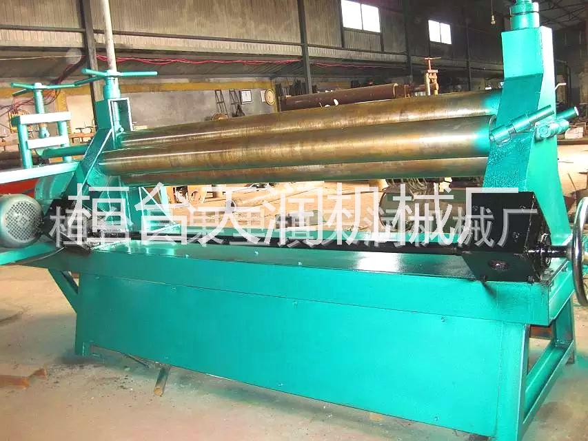 天潤(rùn)斜三輥卷板機(jī)圖片