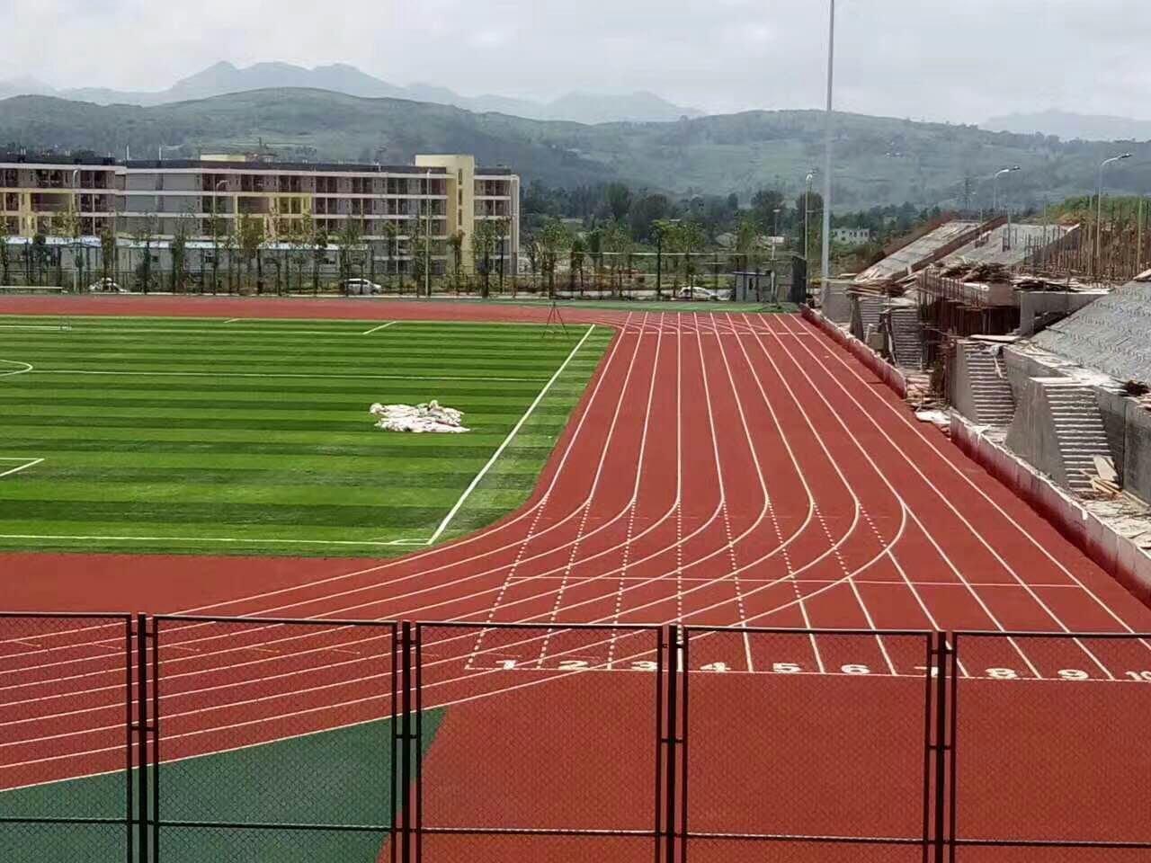 河南塑膠跑道多少錢