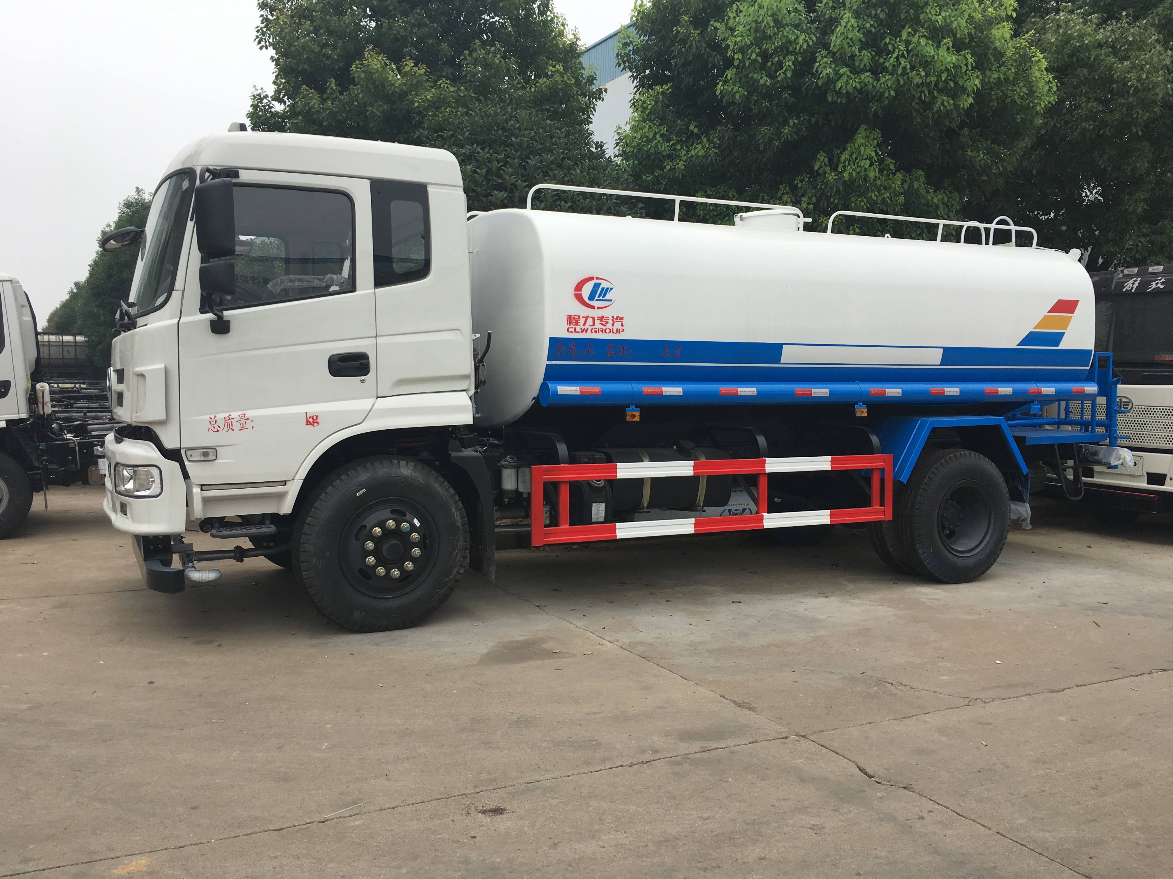 *供應(yīng)東風(fēng)國五15方灑水車