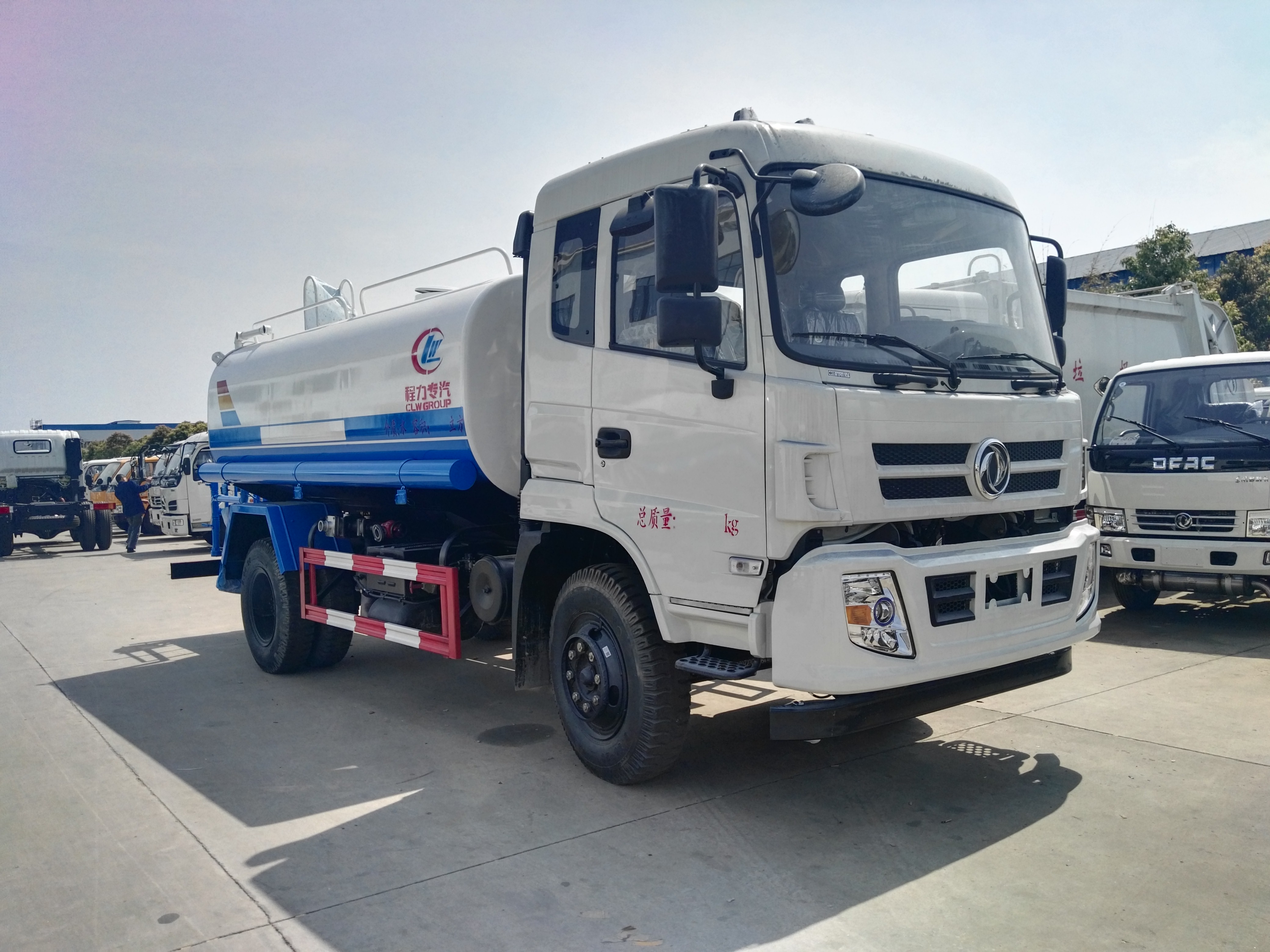 低價供應(yīng)東風(fēng)國五15方灑水車圖片/低價供應(yīng)東風(fēng)國五15方灑水車樣板圖 (3)