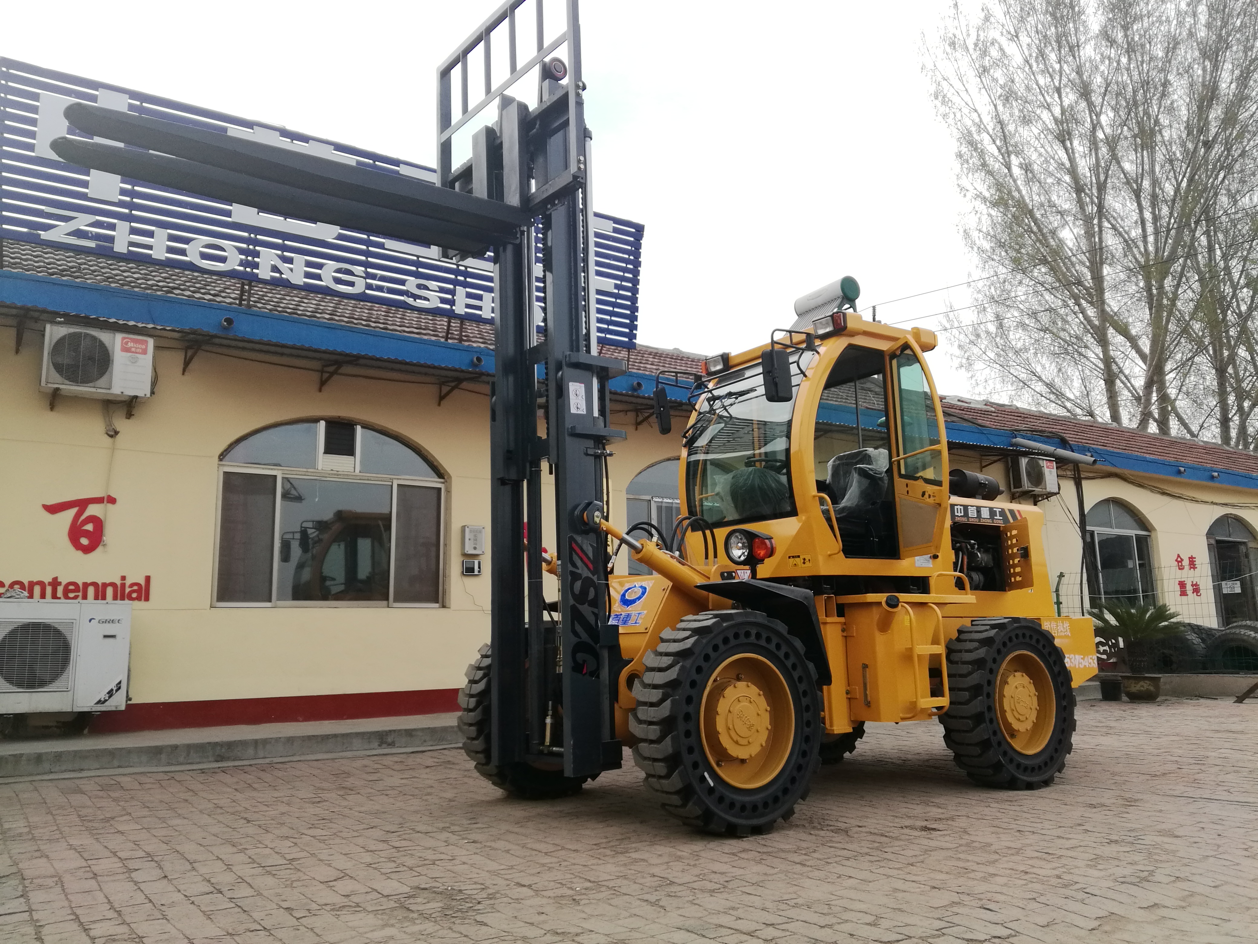 無(wú)級(jí)變速四驅(qū)越野叉車圖片/無(wú)級(jí)變速四驅(qū)越野叉車樣板圖 (3)