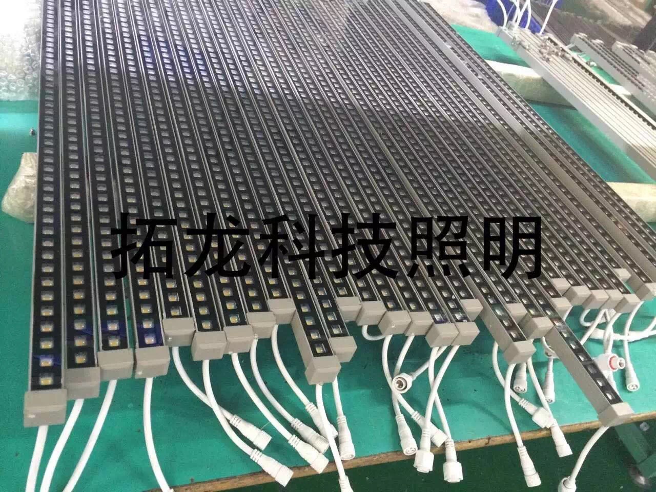 優(yōu)質(zhì)18W暖光LED輪廓線條燈圖片/優(yōu)質(zhì)18W暖光LED輪廓線條燈樣板圖 (4)