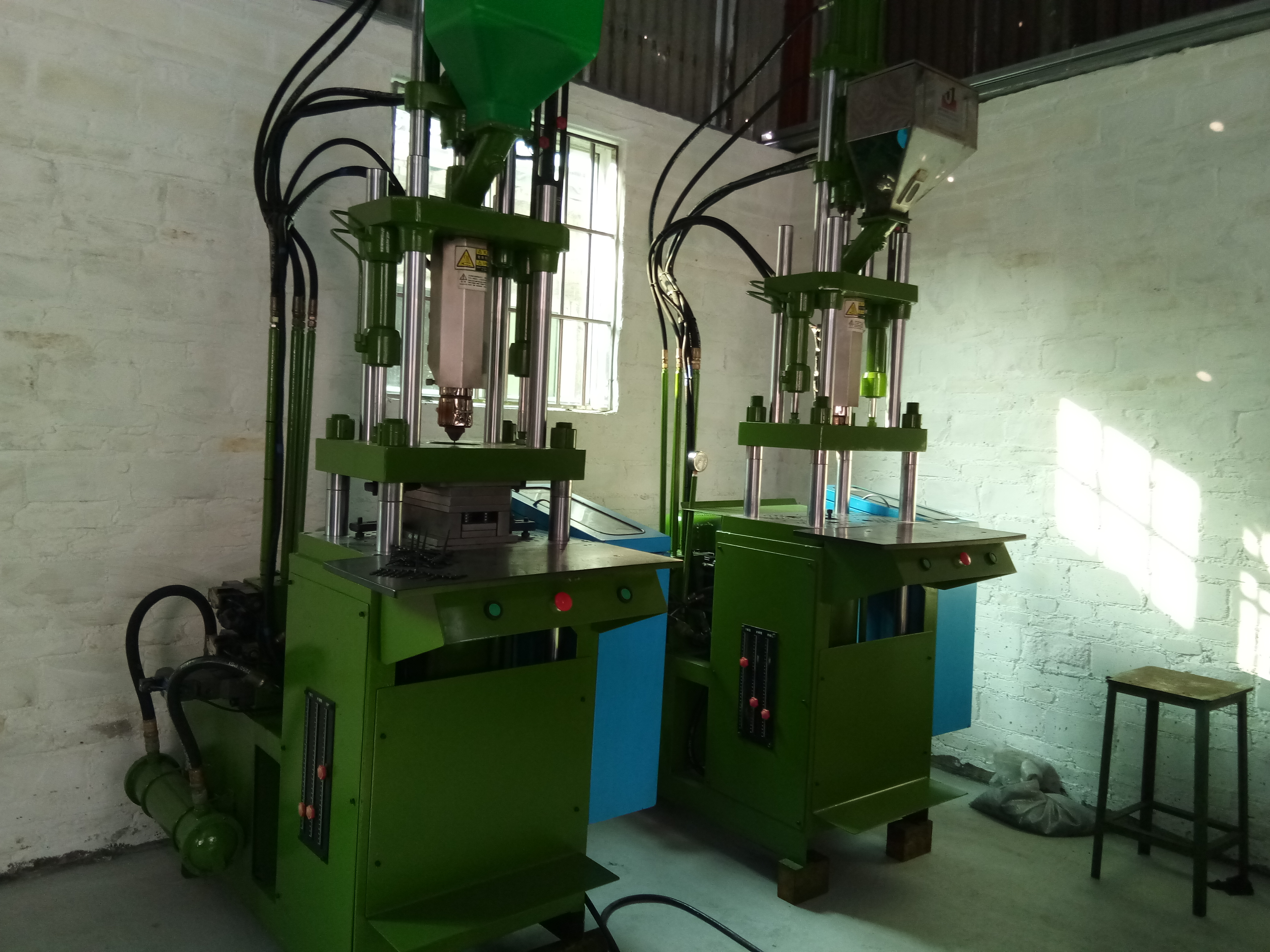 佛山順德供應(yīng)贊揚(yáng)350立式注塑機(jī)圖片