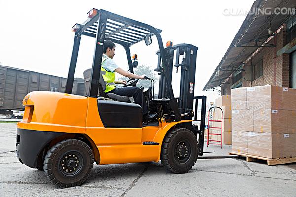 成都錦江區(qū)春熙路叉車租賃電話、價格、哪家好【成都宏揚順通吊裝設備租賃有限公司】