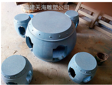福建玻璃鋼坐凳雕塑；玻璃鋼桌凳雕塑供應(yīng)商；制造廠家；廠家直銷