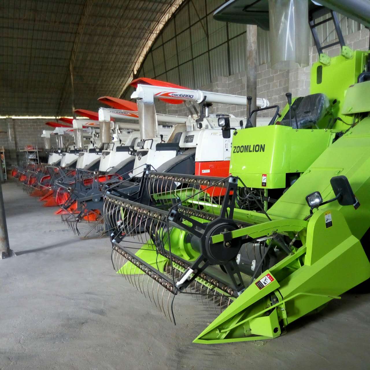 大量出售久保田二手收割機(jī)，廠家直銷高位卸糧炮管鋁爬梯等配件