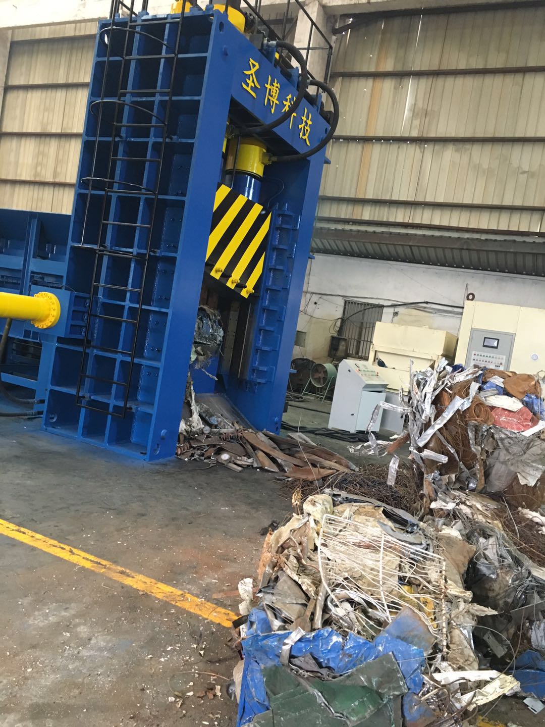 龍門式剪切機圖片