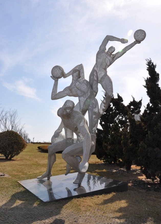 鏤空不銹鋼雕塑體育運(yùn)動(dòng)人物雕塑