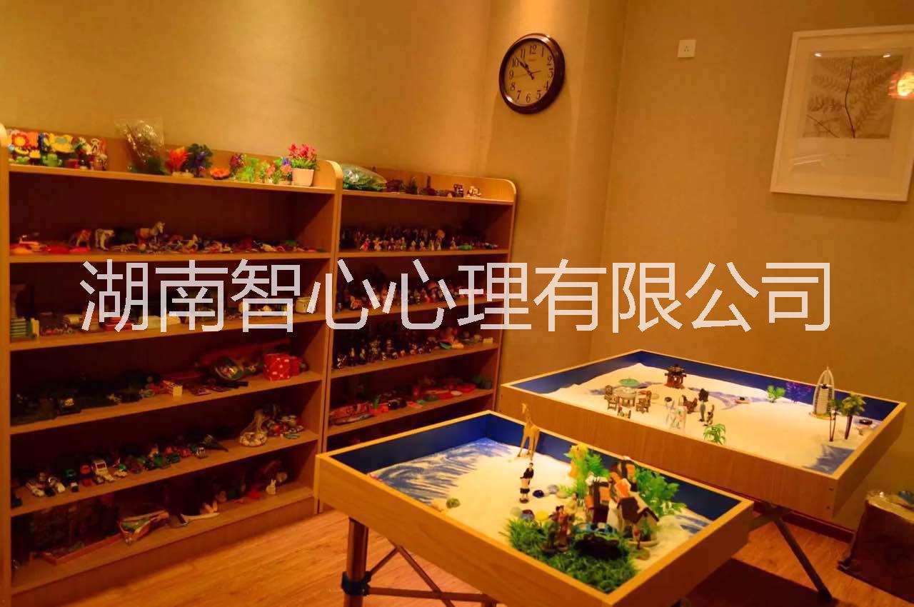 沙具沙盤游戲?qū)和淖饔?  src=