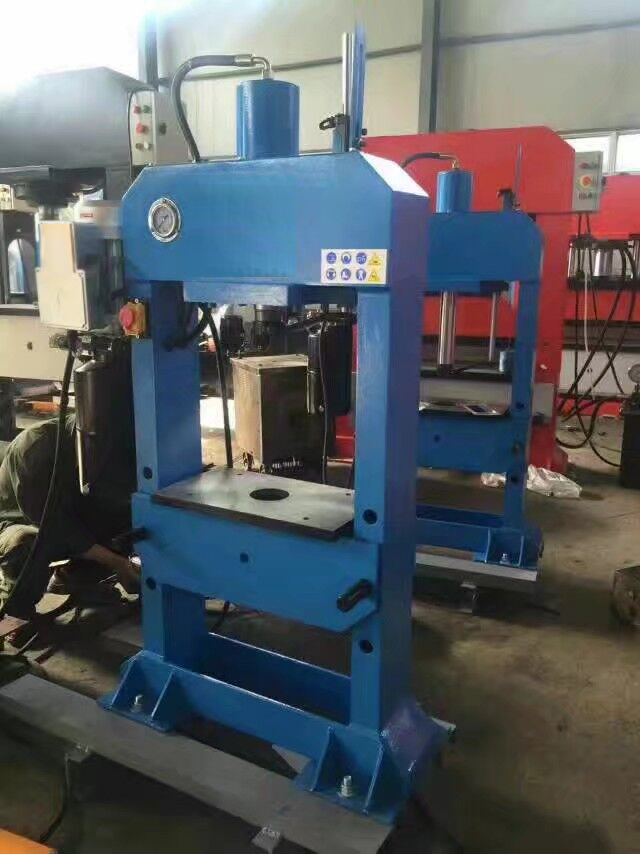 龍門液壓機(jī)20T雙柱龍門布置形式外形整齊美觀