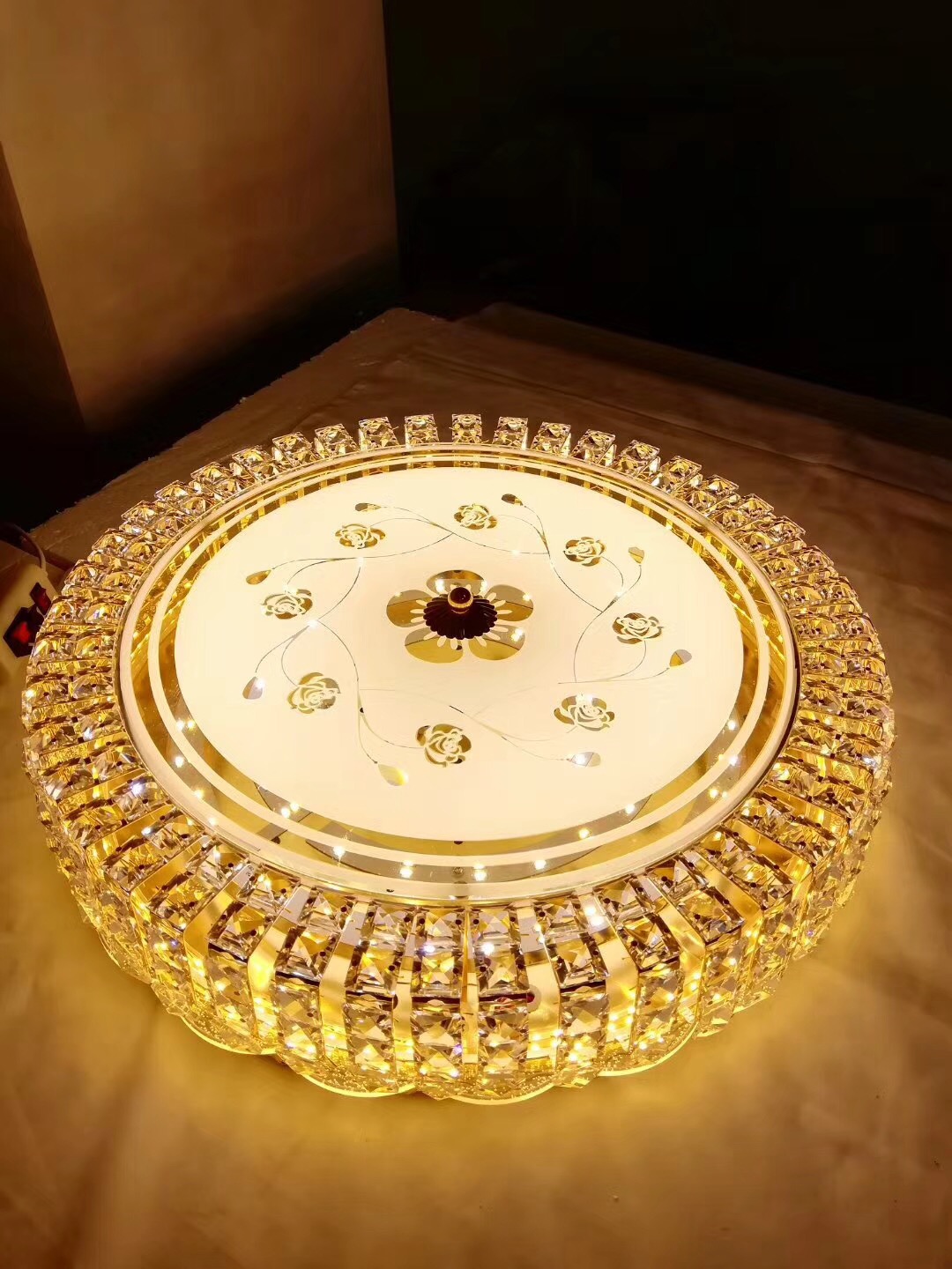 臥室燈現(xiàn)代簡約圓形水晶燈客廳燈餐廳LED吸頂燈浪漫房間燈飾 現(xiàn)代簡約圓形水晶燈客廳餐廳燈