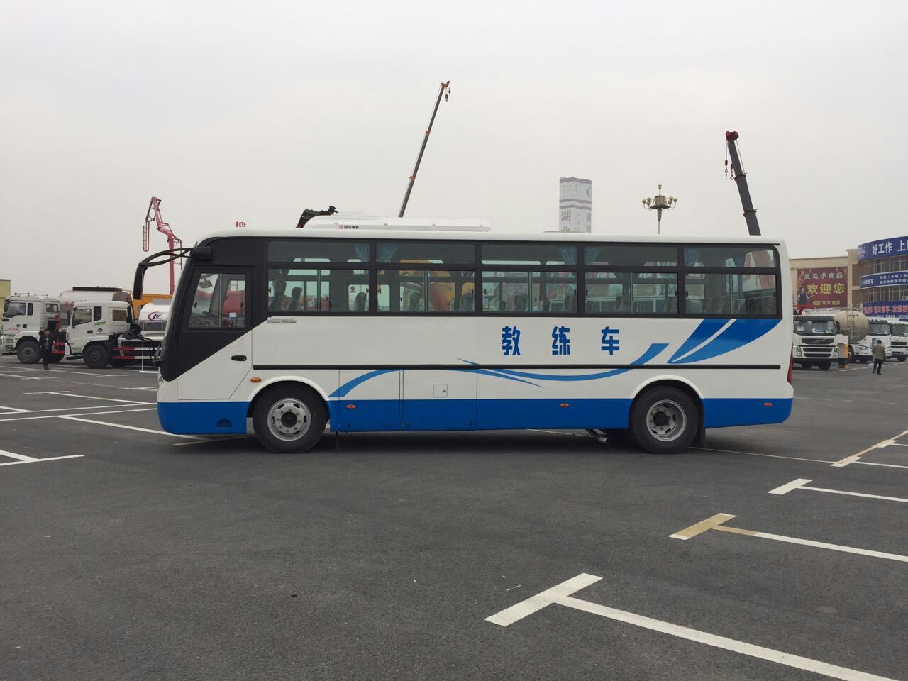 東風超龍9米大客A1照教練車圖片/東風超龍9米大客A1照教練車樣板圖 (4)