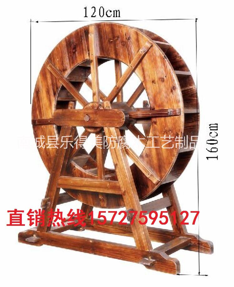 廠家直銷戶外碳化防腐實(shí)木水車圖片