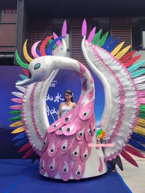 五一彩車準(zhǔn)備圖片