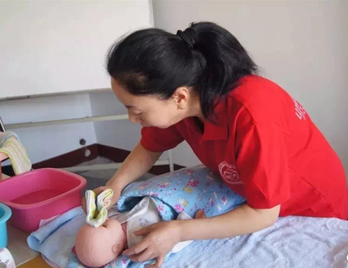 家政服務(wù)你還在簽私單么？圖片