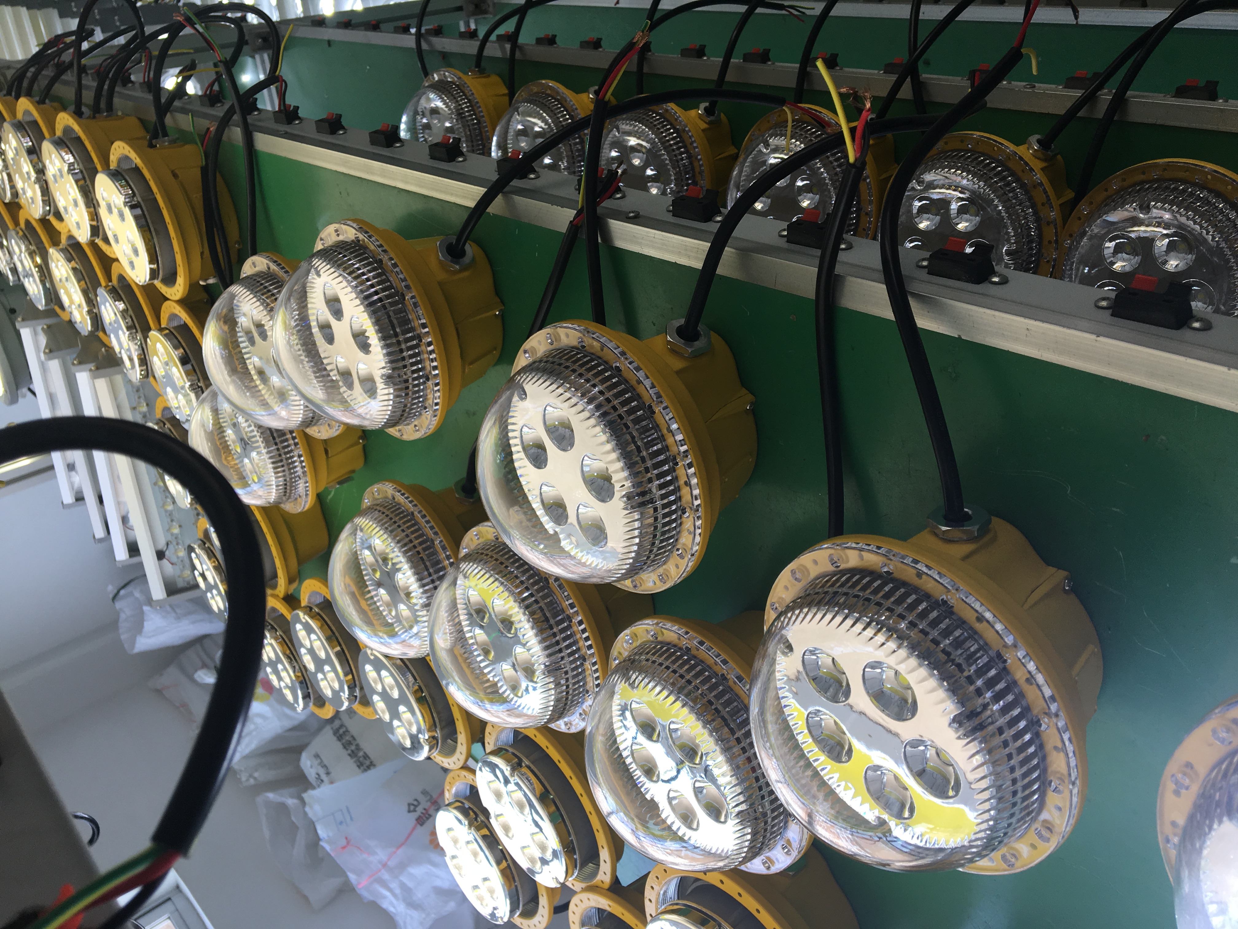 SW7241防爆LED應(yīng)急泛光燈圖片