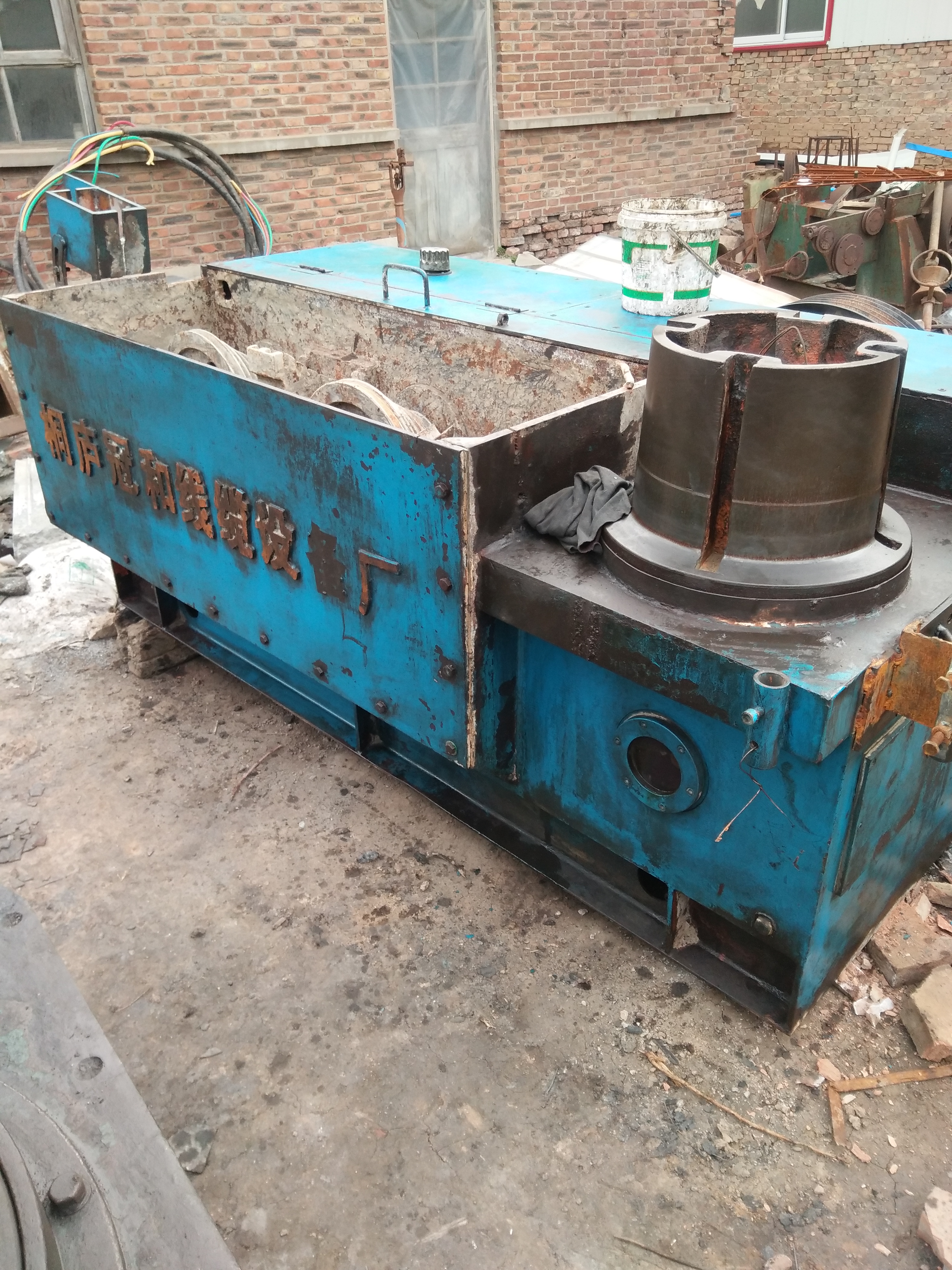 供應二手直進式八連冠拉絲機圖片