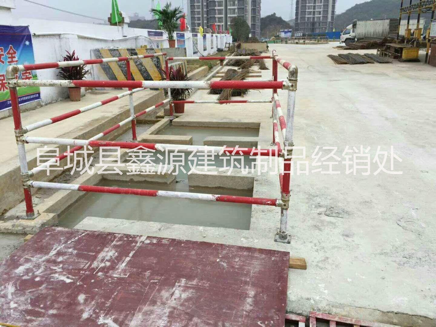 河北省工地施工工具化臨邊防護欄配件立柱，滄州市批發(fā)工地施工工具化臨邊防護欄配件立柱就選阜城鑫源