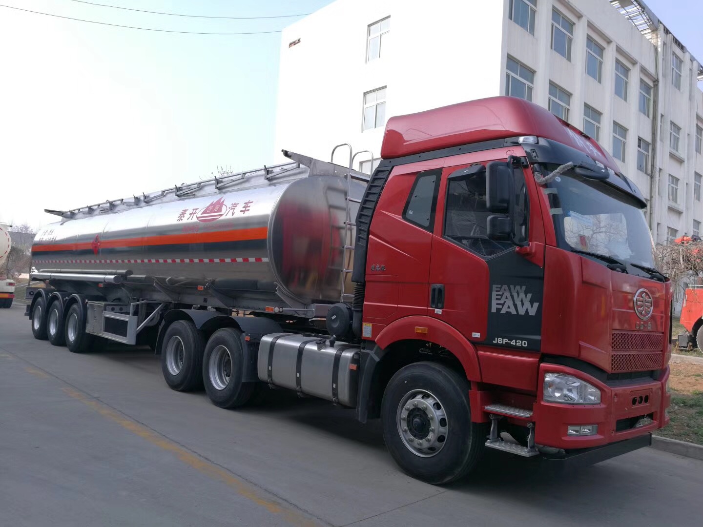 鋁合金油罐車 鋁合金油罐車 半掛油罐車