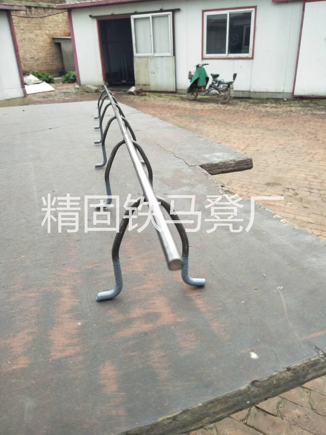 廠家直銷鋼筋鐵馬凳、樓梯護(hù)角圖片