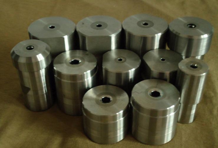 緊固件熱鐓模具圖片