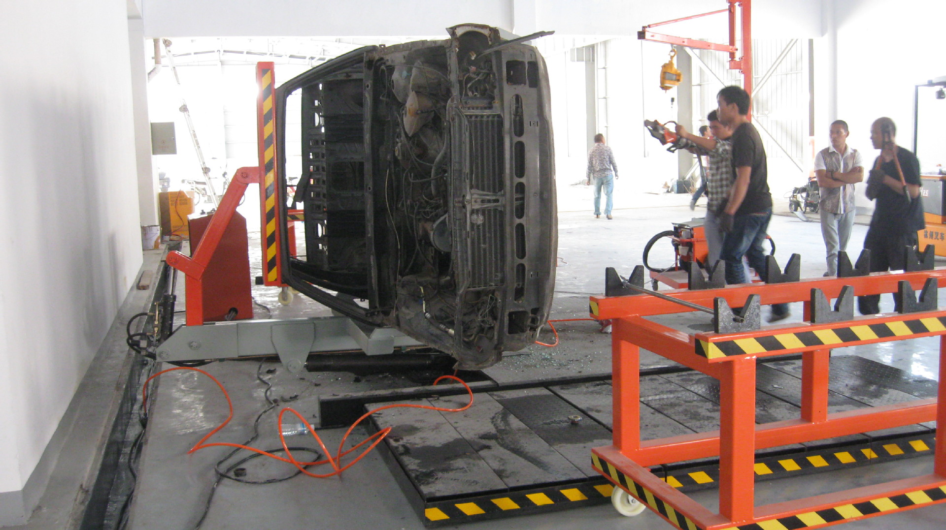 長治報廢汽車舉升翻轉(zhuǎn)機，報廢新能源汽車拆解