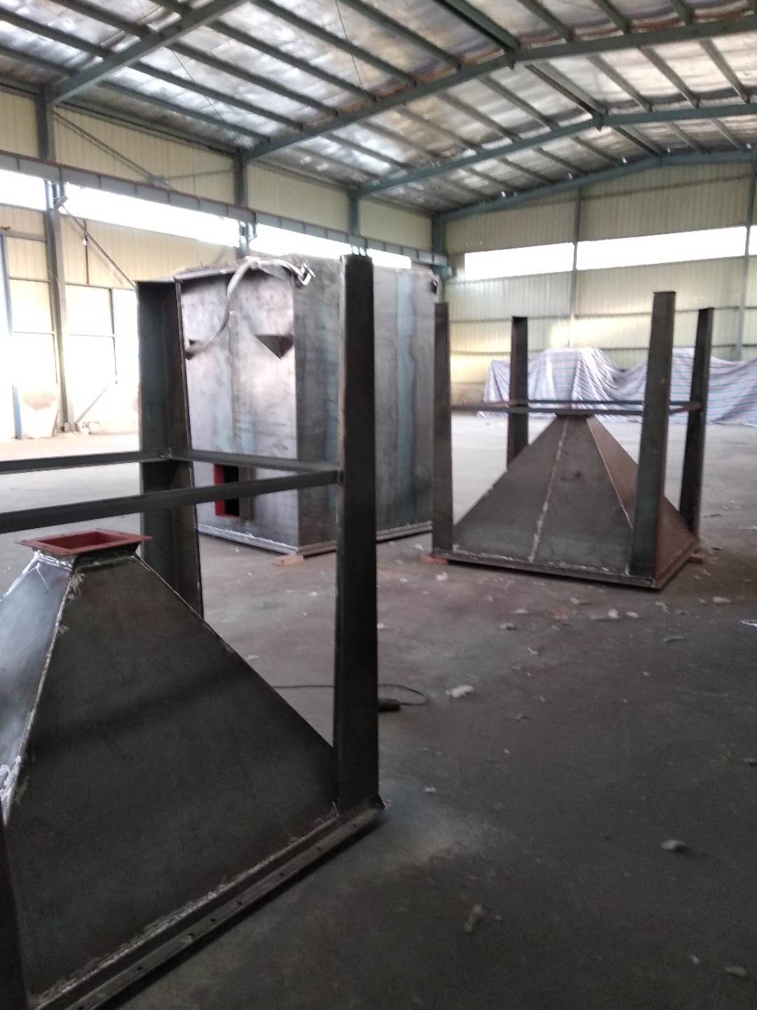 水泥廠反吹風(fēng)布袋除塵器報(bào)價(jià)圖片