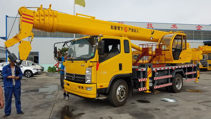 凱馬12噸吊車質(zhì)優(yōu)價廉山東吊車