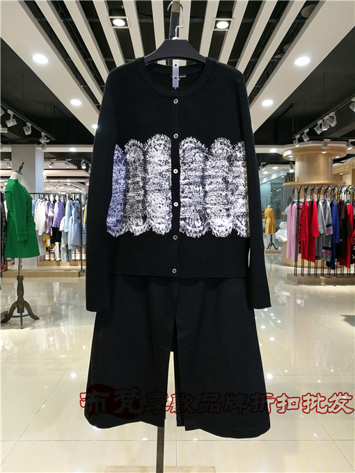 供應(yīng)云鳳思儒折扣女裝品牌折扣店進(jìn)貨渠道