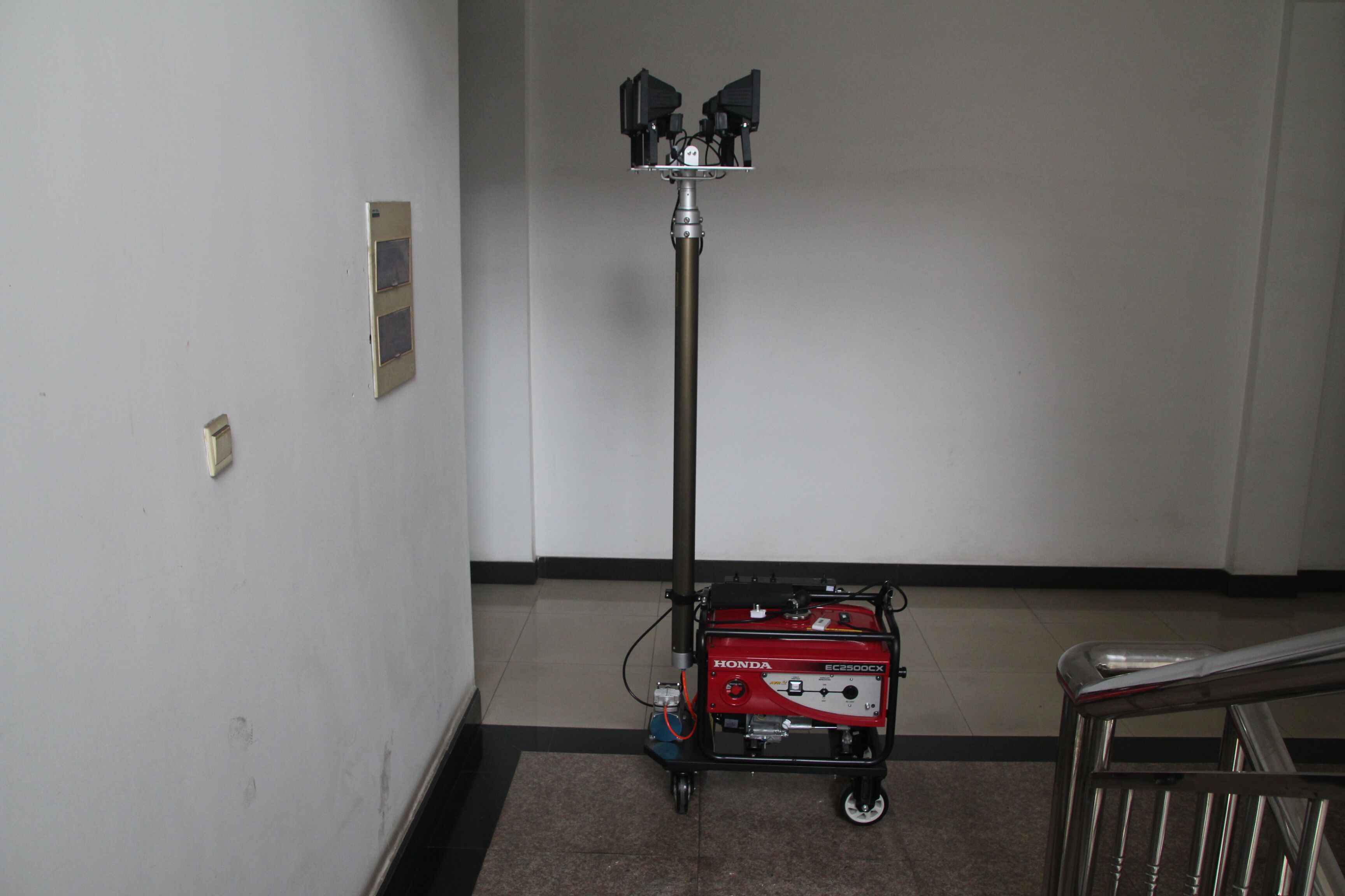 海洋王SFW6110自動升降移動圖片/海洋王SFW6110自動升降移動樣板圖 (2)