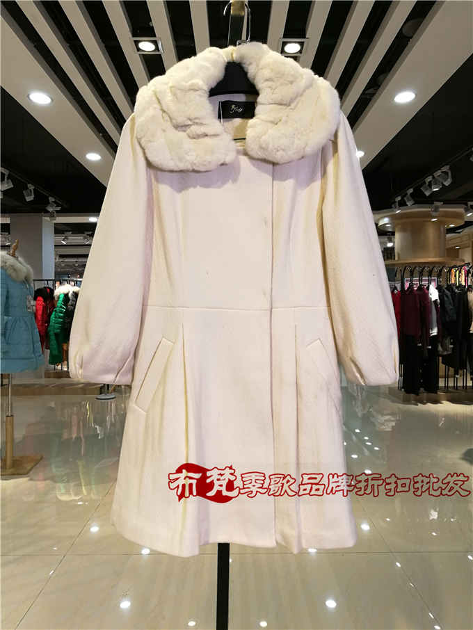 供應(yīng)簡約風(fēng)情Simplef服裝尾貨折扣店進貨方法