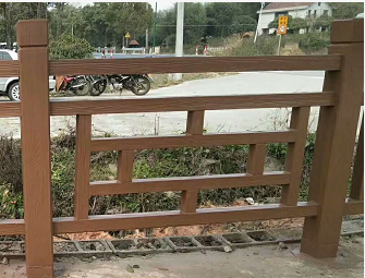 新疆仿木護欄廠家仿木窗欞護欄圖片