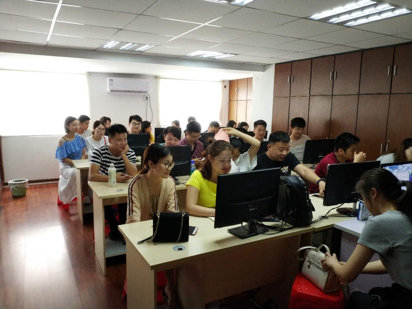 合肥淘寶美工零基礎(chǔ)培訓(xùn)合肥淘寶美工零基礎(chǔ)培訓(xùn)｜網(wǎng)店美工零基礎(chǔ)培訓(xùn)｜淘寶美工培訓(xùn) 合肥包河區(qū)淘寶美工培訓(xùn)，網(wǎng)店美工業(yè)余培