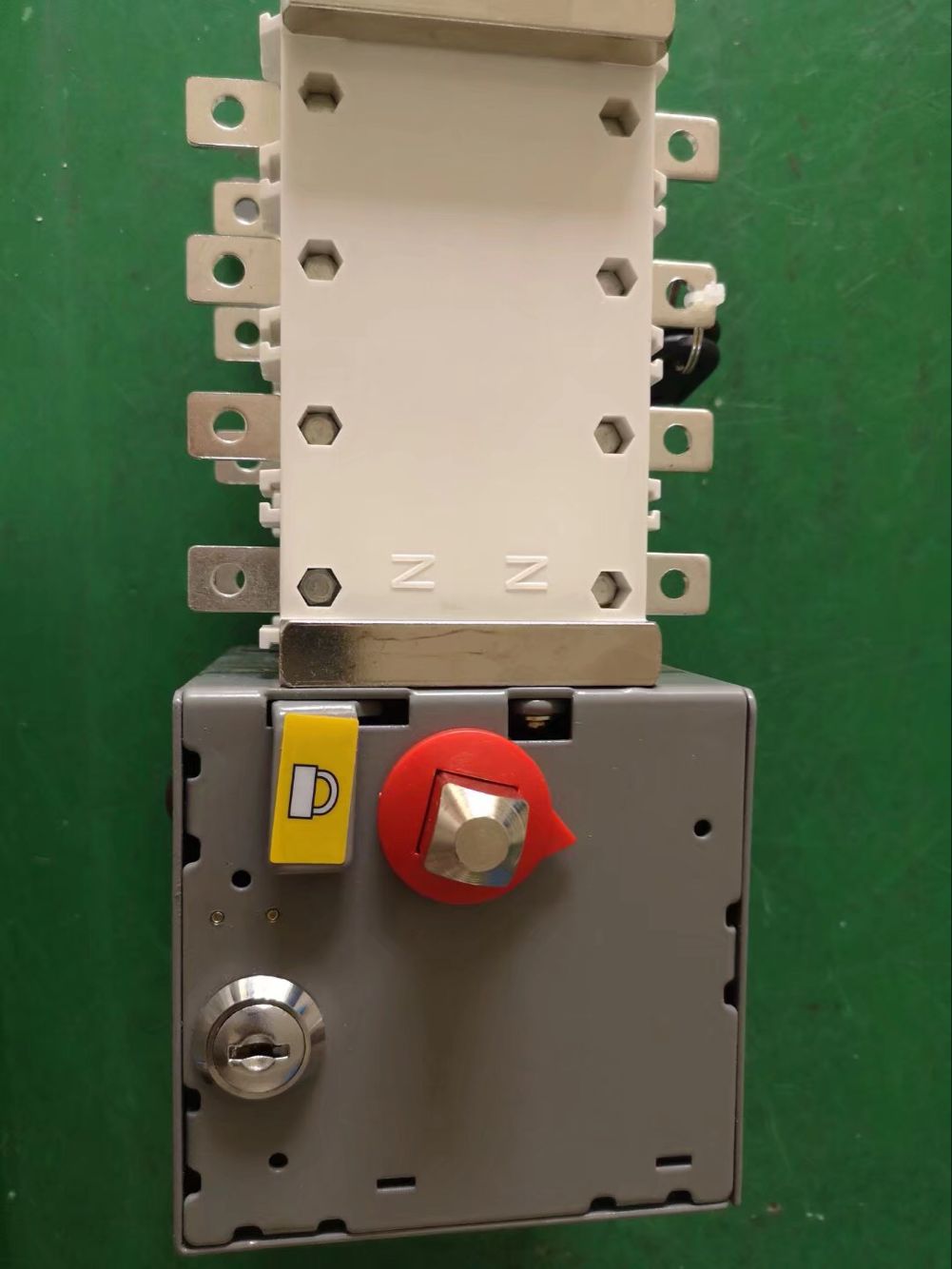 雙電源轉(zhuǎn)換開關(guān)圖片