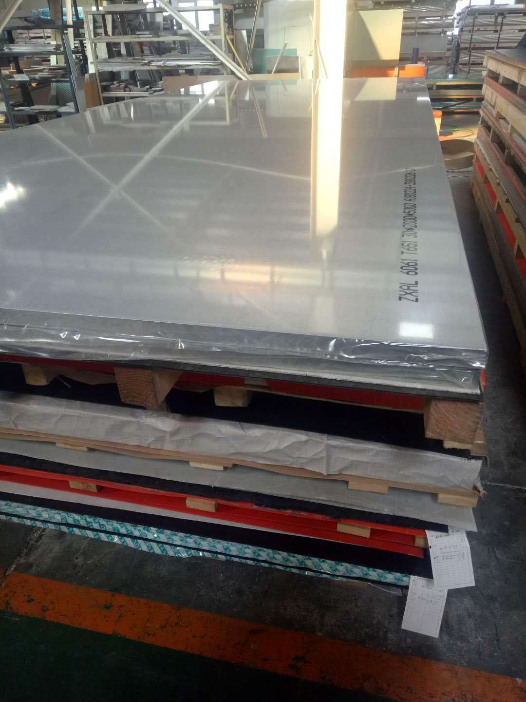 鋁合金板批發(fā)價格圖片