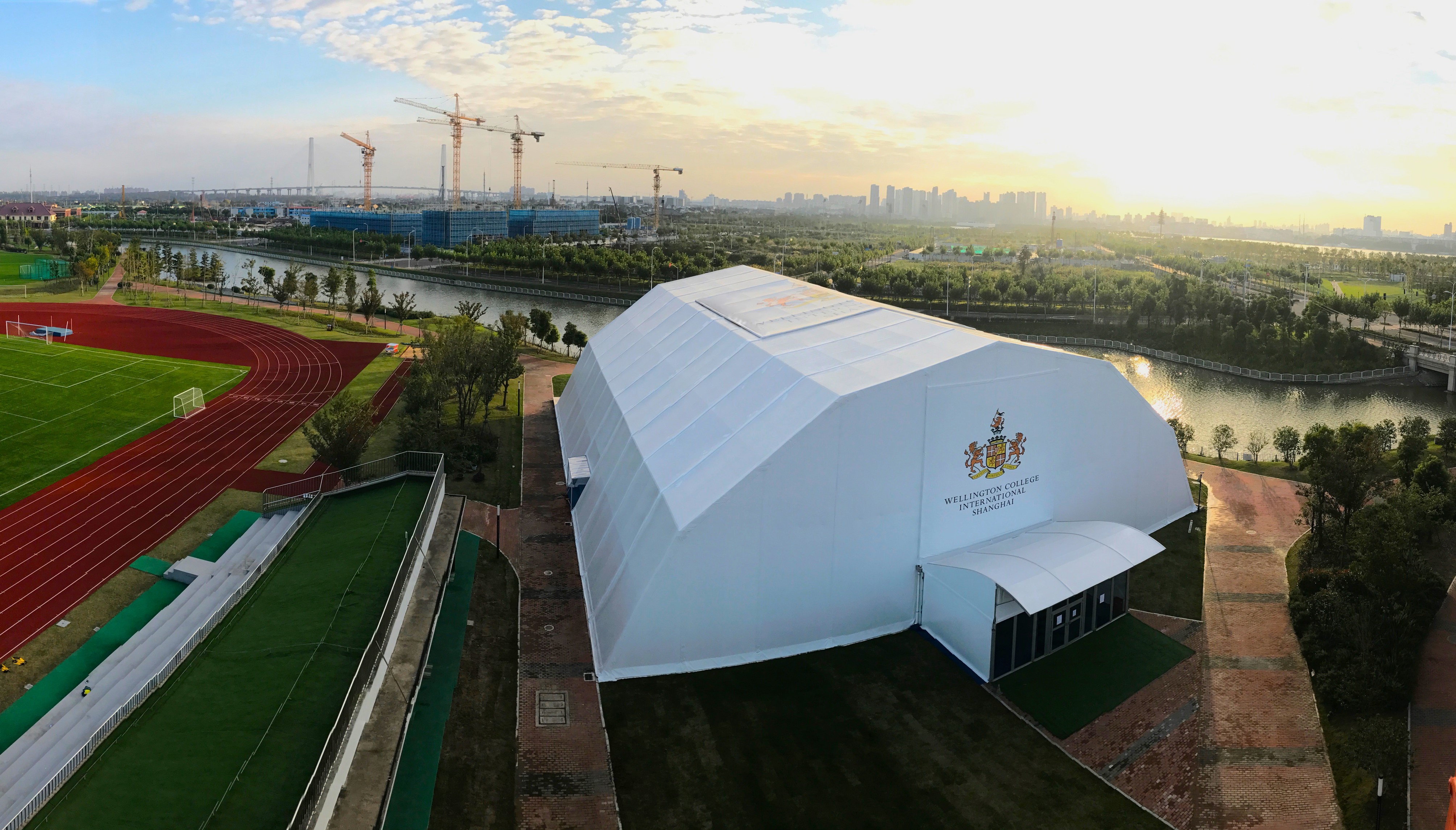 高校體育基礎(chǔ)設(shè)施瑞德爾裝配式 上?；蒽`頓國際學(xué)校多邊形網(wǎng)球館