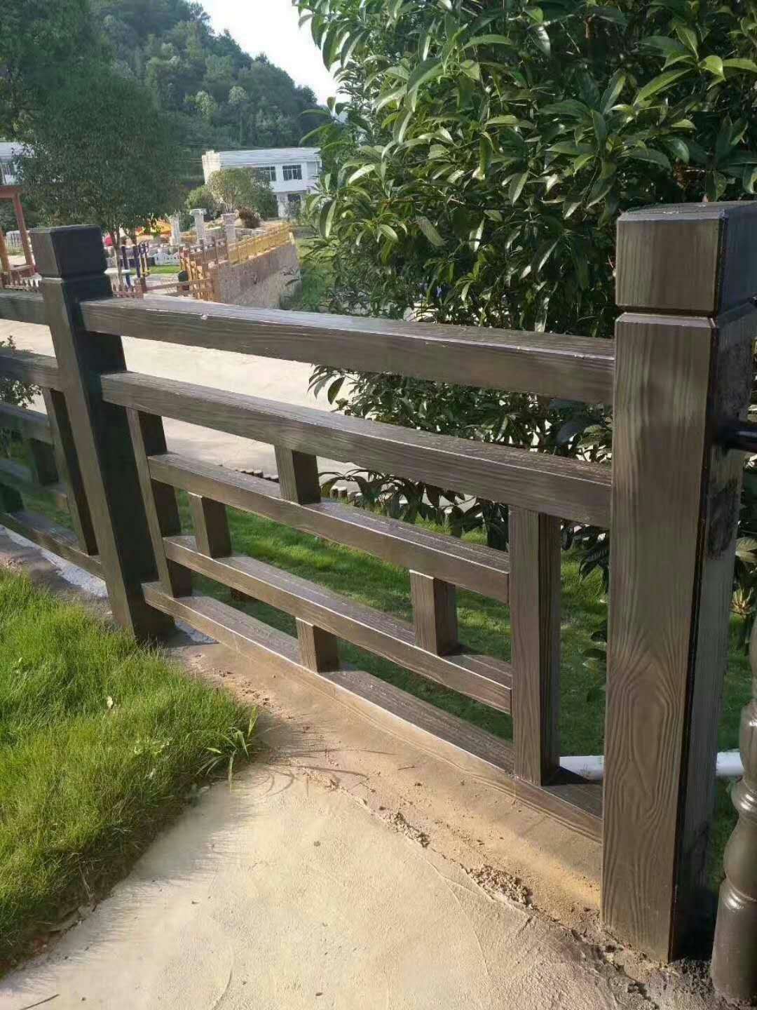 水泥仿木護(hù)欄  窗欞護(hù)欄是怎么做出來的 水泥仿木護(hù)欄 窗欞護(hù)欄