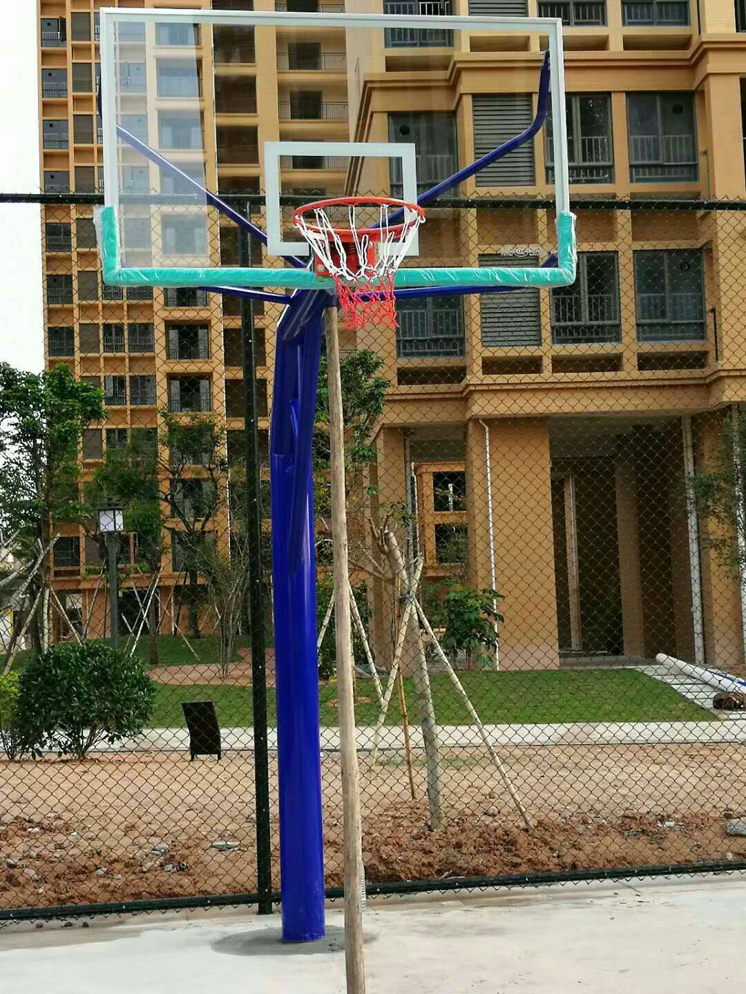 深圳旭健圓管籃球架定做 公園球架子現(xiàn)場安裝圖片 廠家熱銷籃球架子