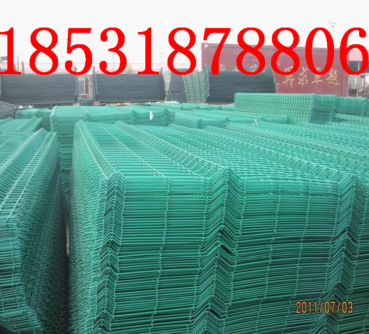 公路護(hù)欄網(wǎng)   道路護(hù)欄網(wǎng)價格特