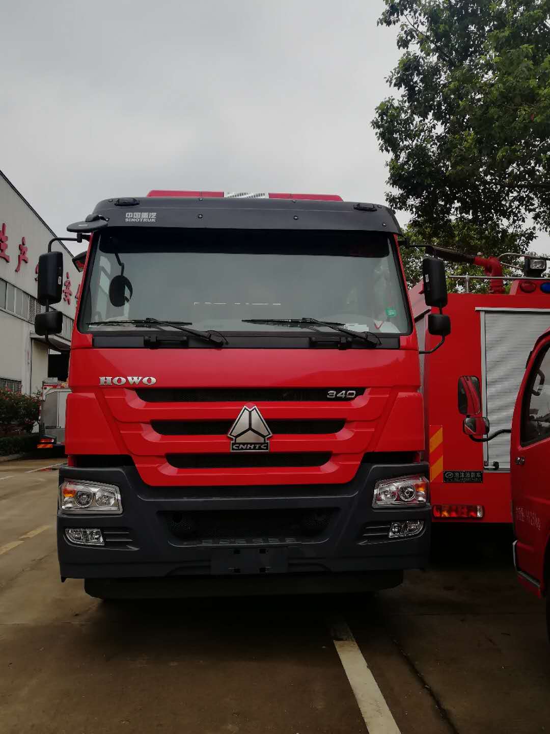 湖北江南重汽豪沃水罐泡沫消防車圖片