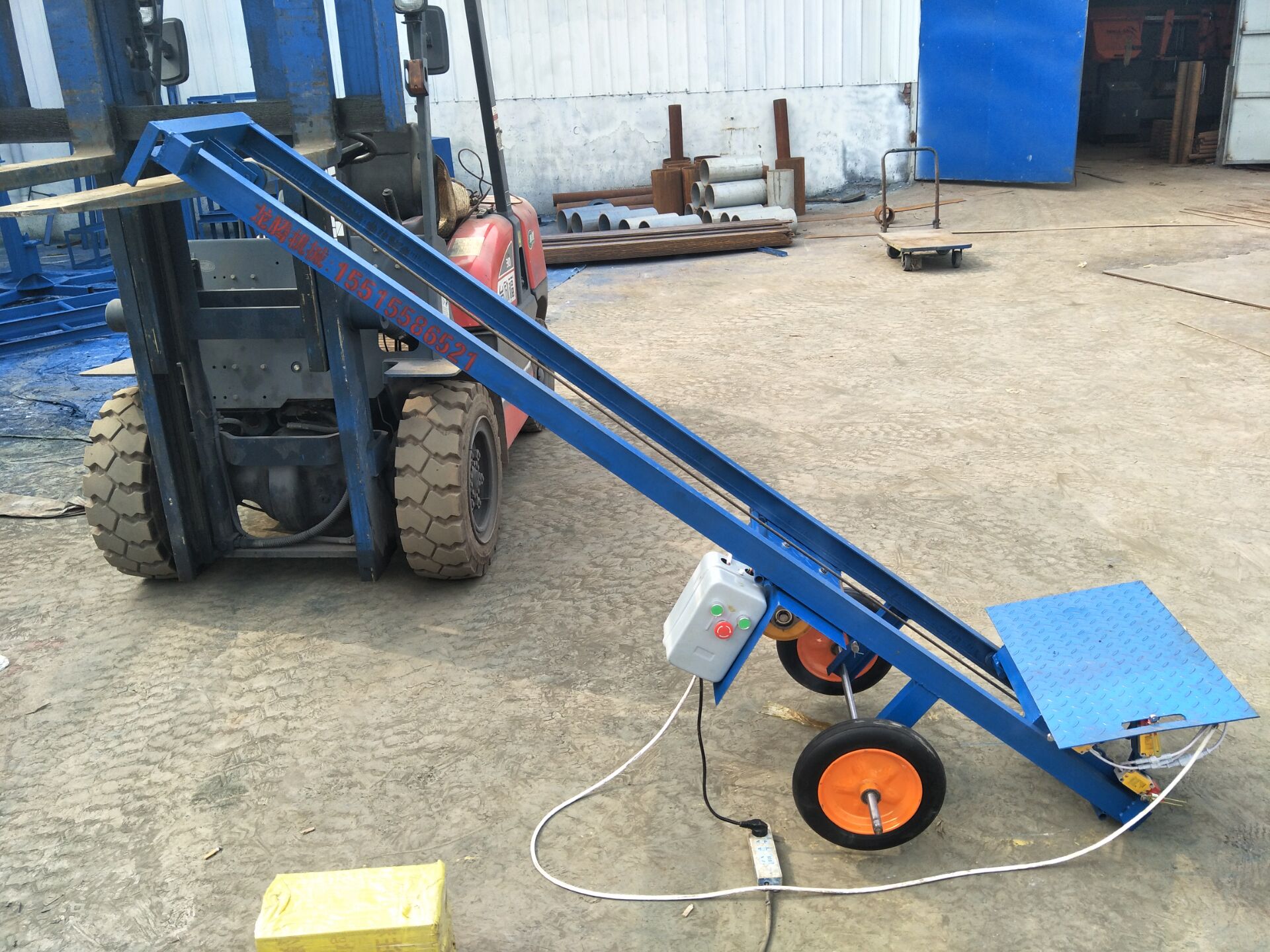 車上貨機(jī) 平臺(tái)上料機(jī) 自動(dòng)運(yùn)圖片