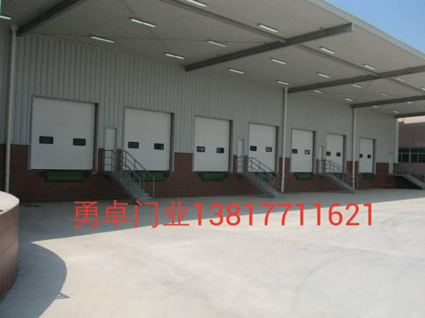 上海工業(yè)提升門安裝及維保圖片