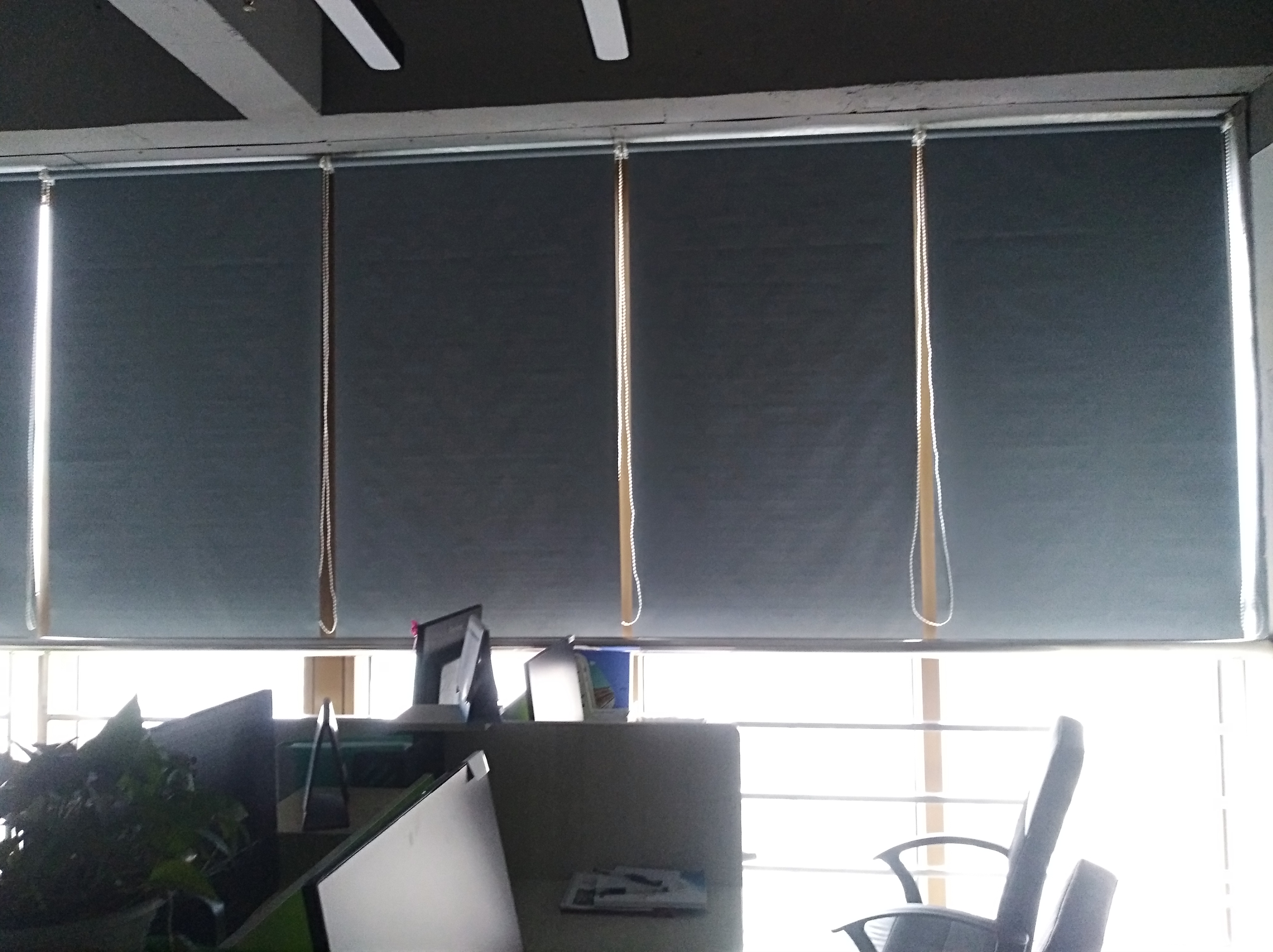 供應(yīng)百葉窗簾/遮光窗簾/辦公窗簾/垂直簾/軟門(mén)簾/棉簾