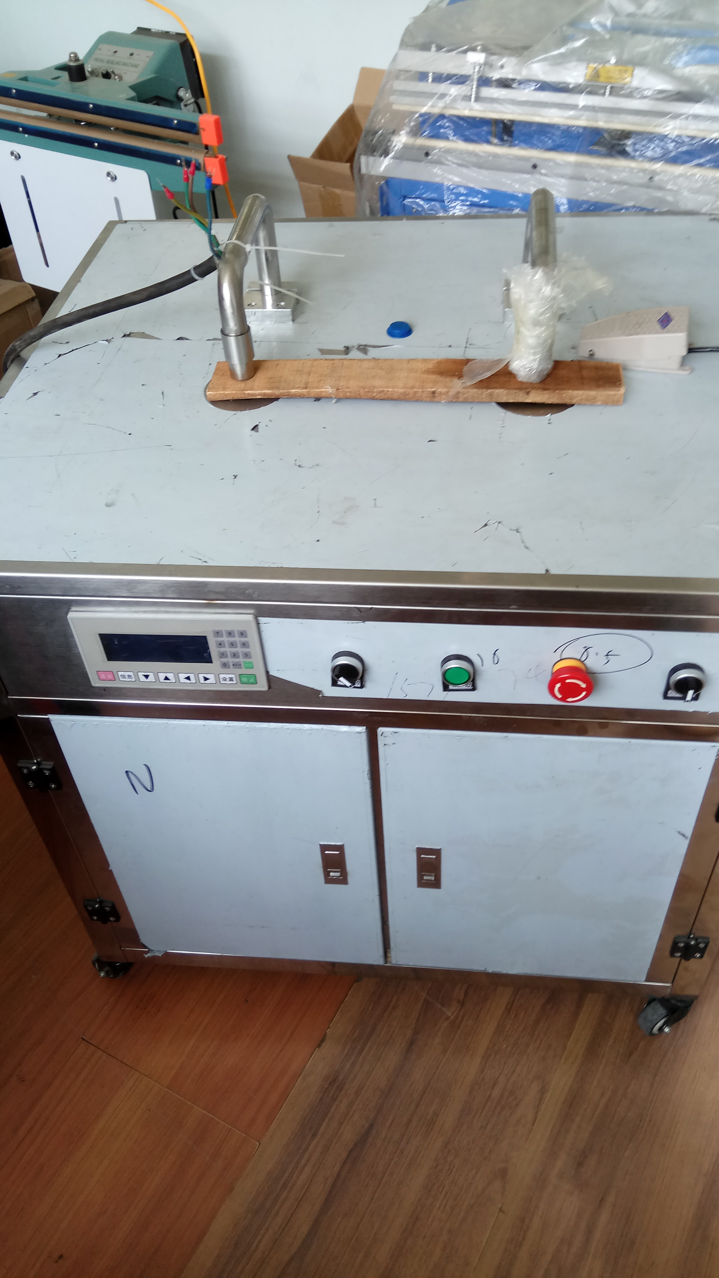 純電動灌裝機圖片