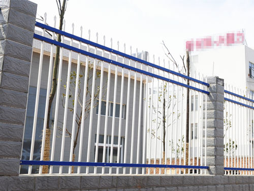 山東聊城鋅鋼護(hù)欄批發(fā) 鋅鋼圍欄定做 護(hù)欄廠家直銷