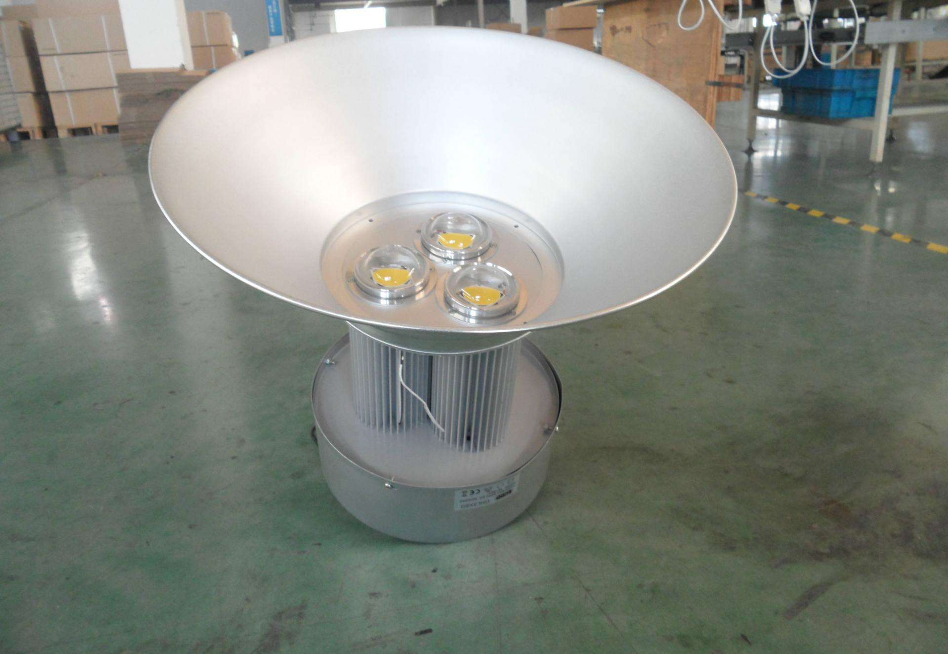 廣州地下停車場(chǎng)高亮投射燈  300W車間照明廠足瓦工礦燈廠家