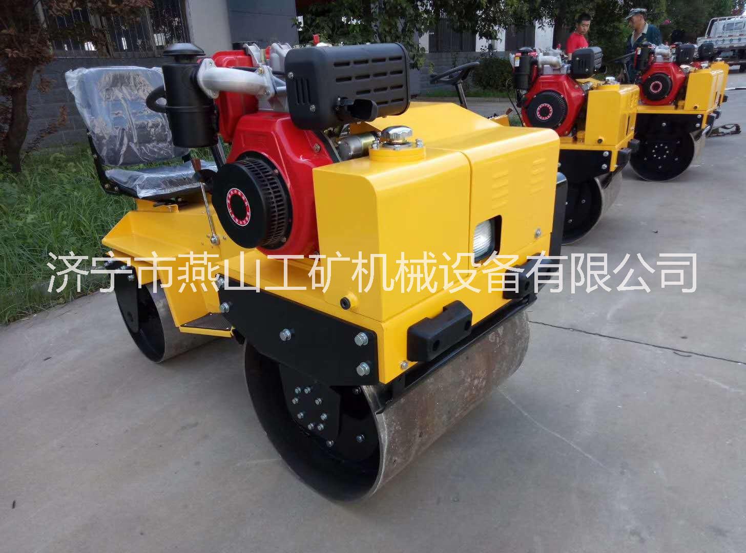 山東燕山專業(yè)生產(chǎn)小型壓路機 坐人式壓土機