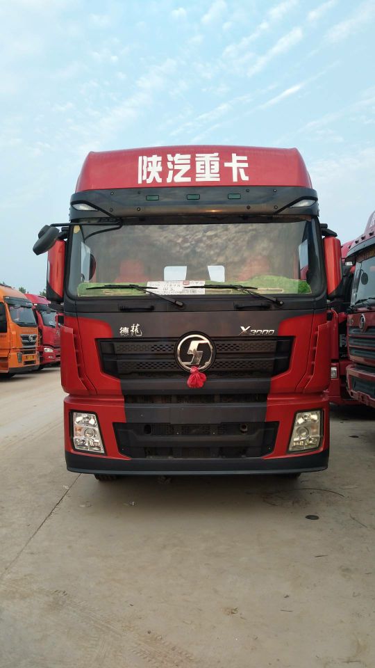 德龍牽引車圖片